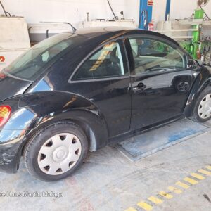 VOLKSWAGEN NEW BEETLE BERLINA AÑO 2000 - Imagen 4