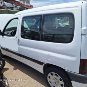 PEUGEOT PARTNER 1.9 COMBISPACE AÑO 2004 - Imagen 4