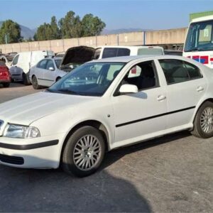 SKODA OCTAVIA BERLINA 2.0 HATCHBACK GASOLINA AÑO 2004 - Imagen 2