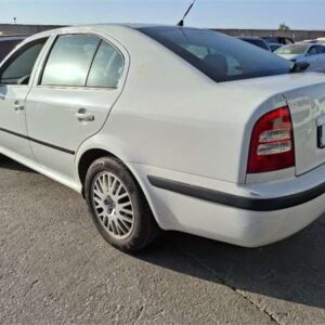 SKODA OCTAVIA BERLINA 2.0 HATCHBACK GASOLINA AÑO 2004 - Imagen 3